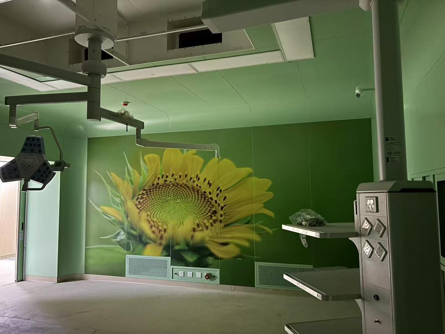 Operating room surgical equipment and cleanroom wall panels