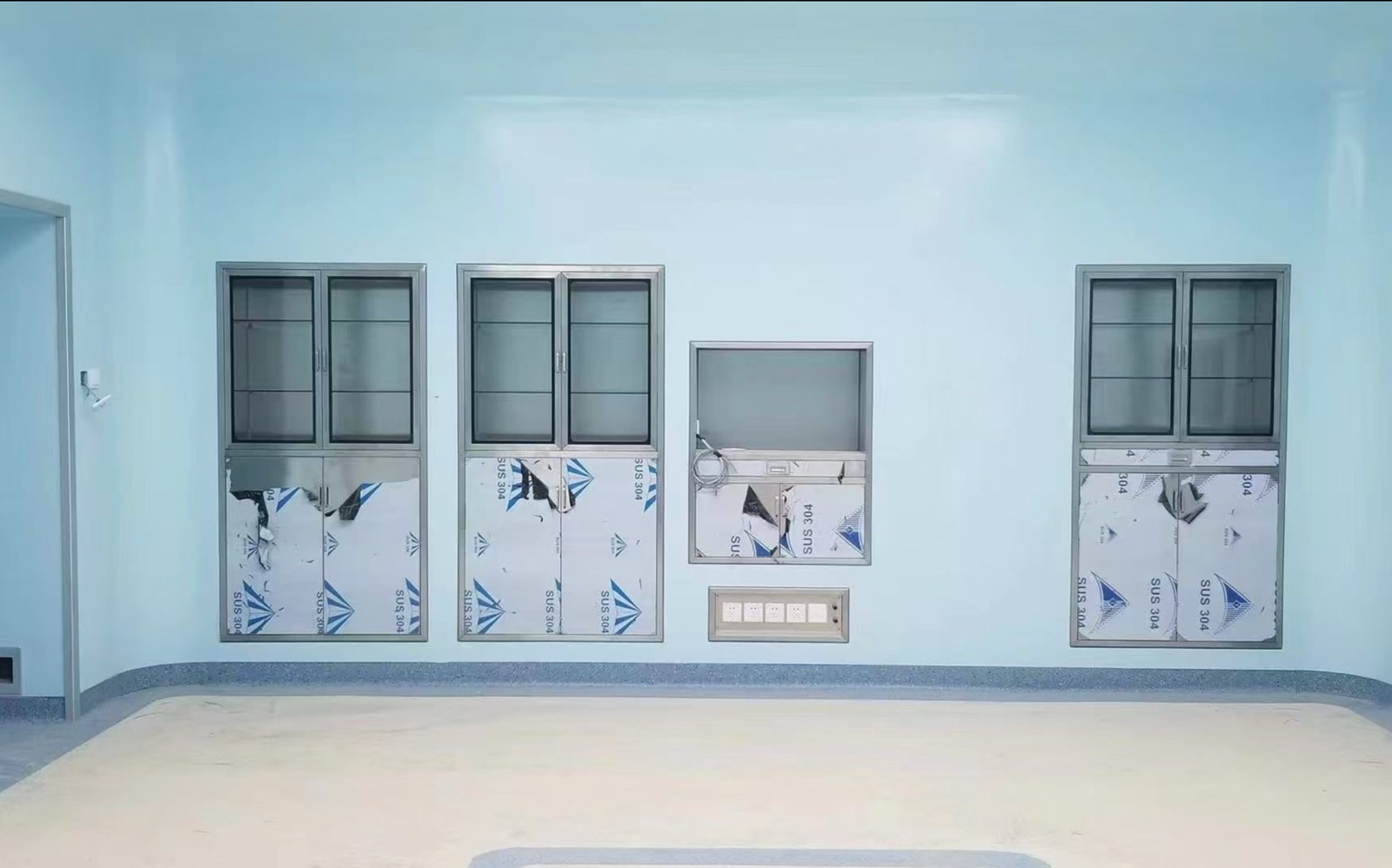 Cleanroom wall system and air terminal area