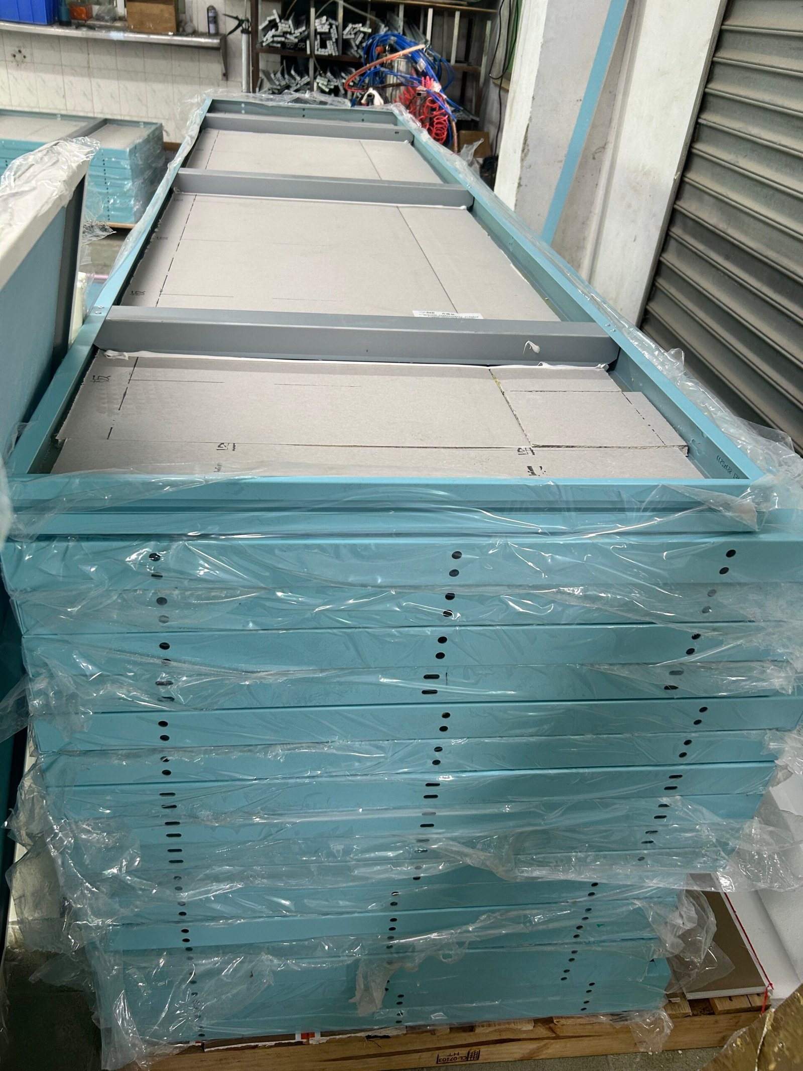 Keel-free electrolytic steel wall panel with backing board