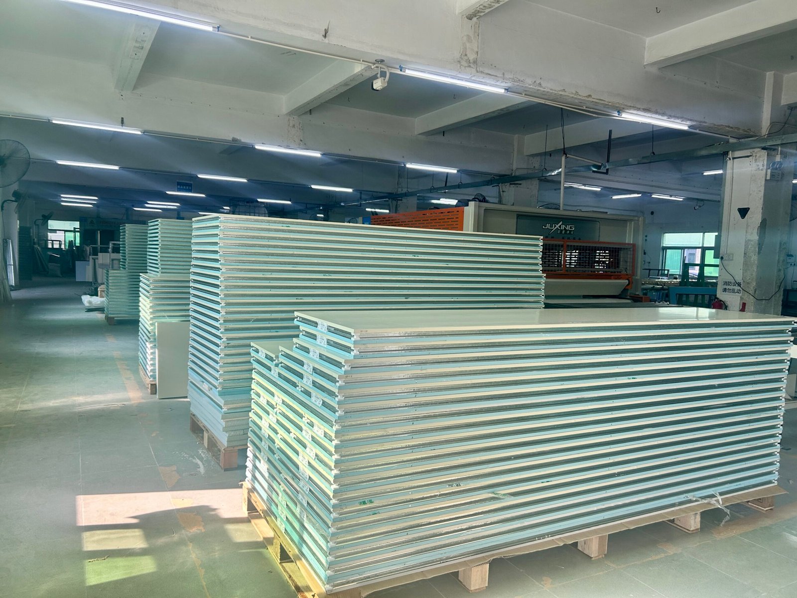 Cleanroom wall and ceiling panels
